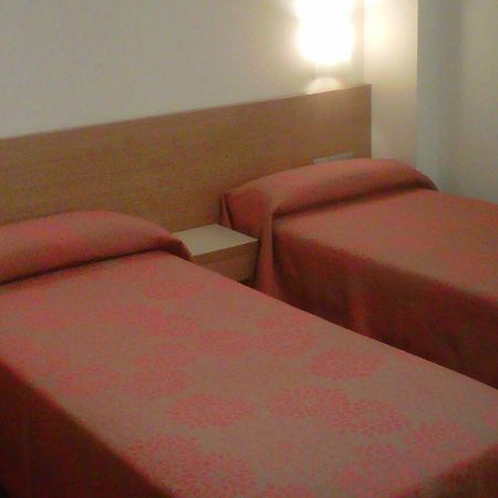 Hostal Rambla Sant Boi de Llobregat Exterior photo