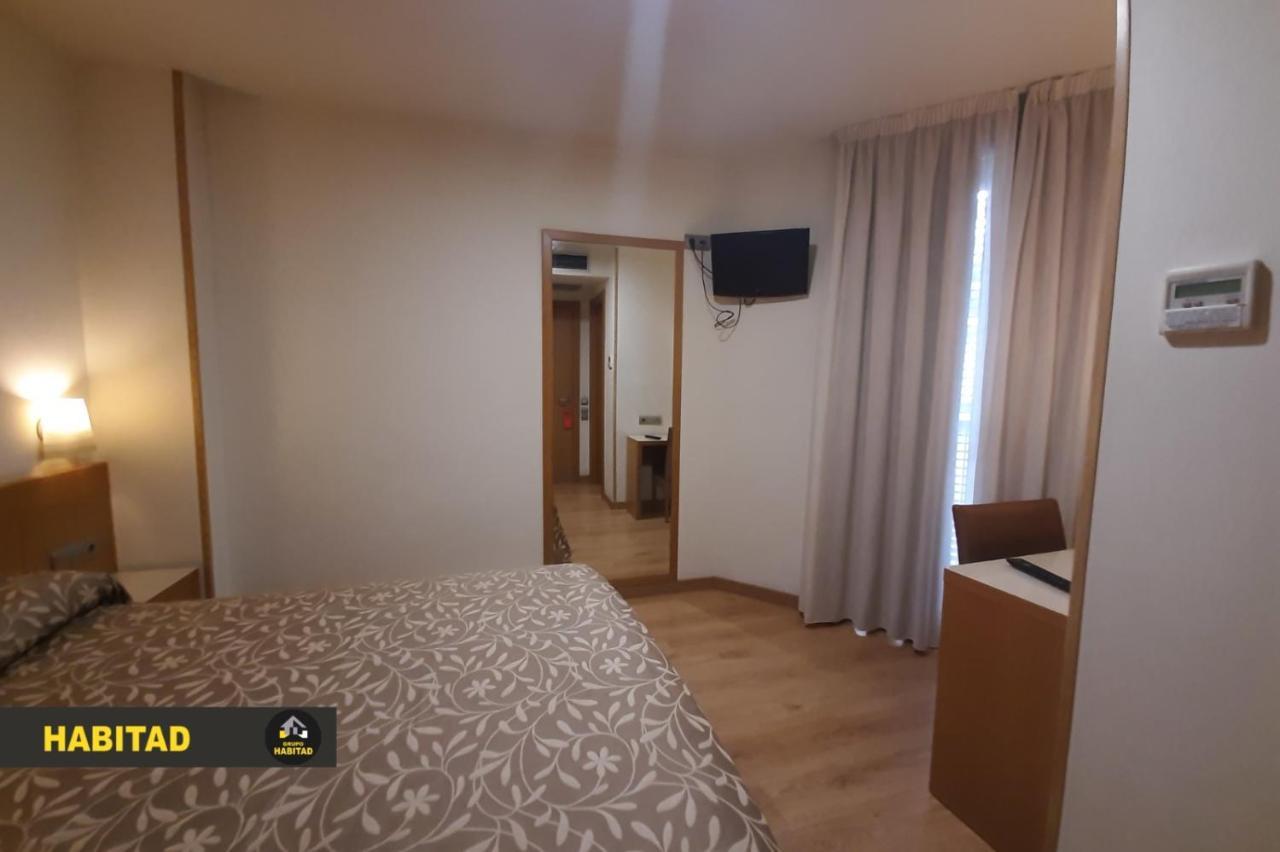 Hostal Rambla Sant Boi de Llobregat Exterior photo