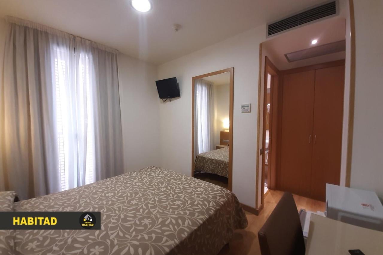Hostal Rambla Sant Boi de Llobregat Exterior photo