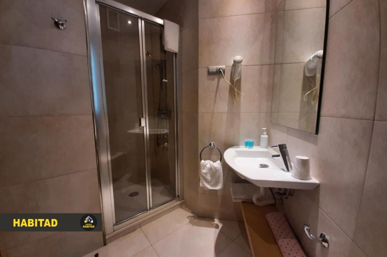 Hostal Rambla Sant Boi de Llobregat Exterior photo