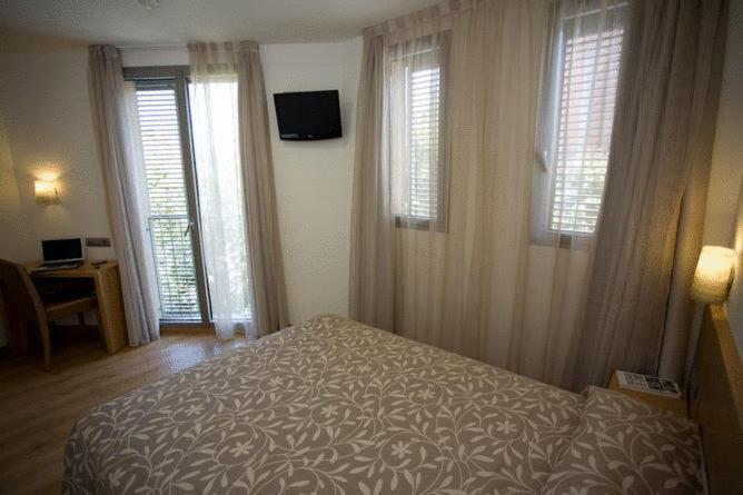 Hostal Rambla Sant Boi de Llobregat Exterior photo